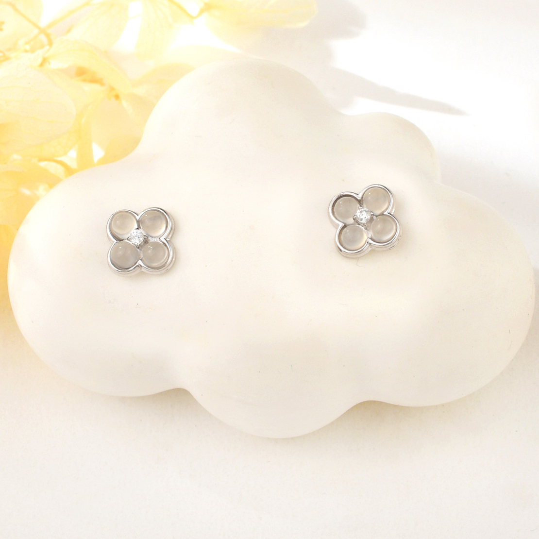 FLOWERS SILVER EARRINGS WITH RHODIUM