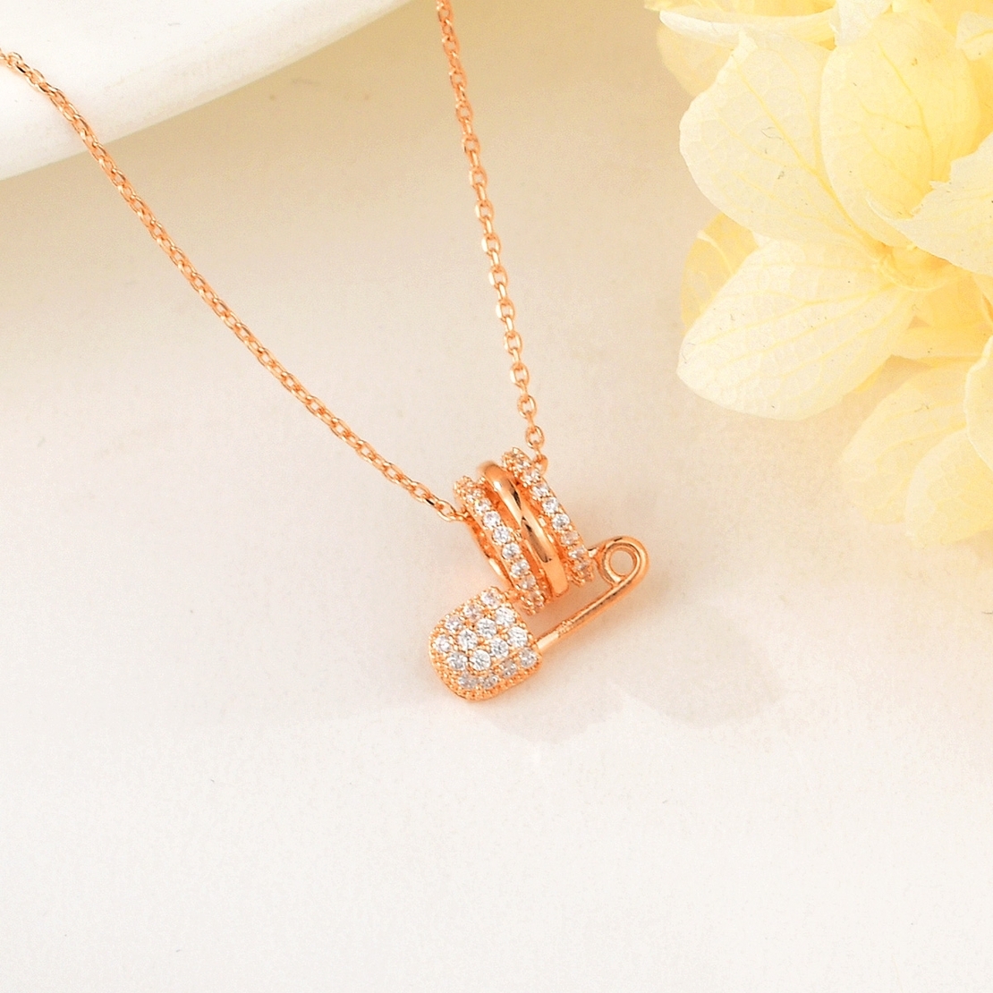 SAFETY PIN NECKLACE ROSE GOLD PLATING