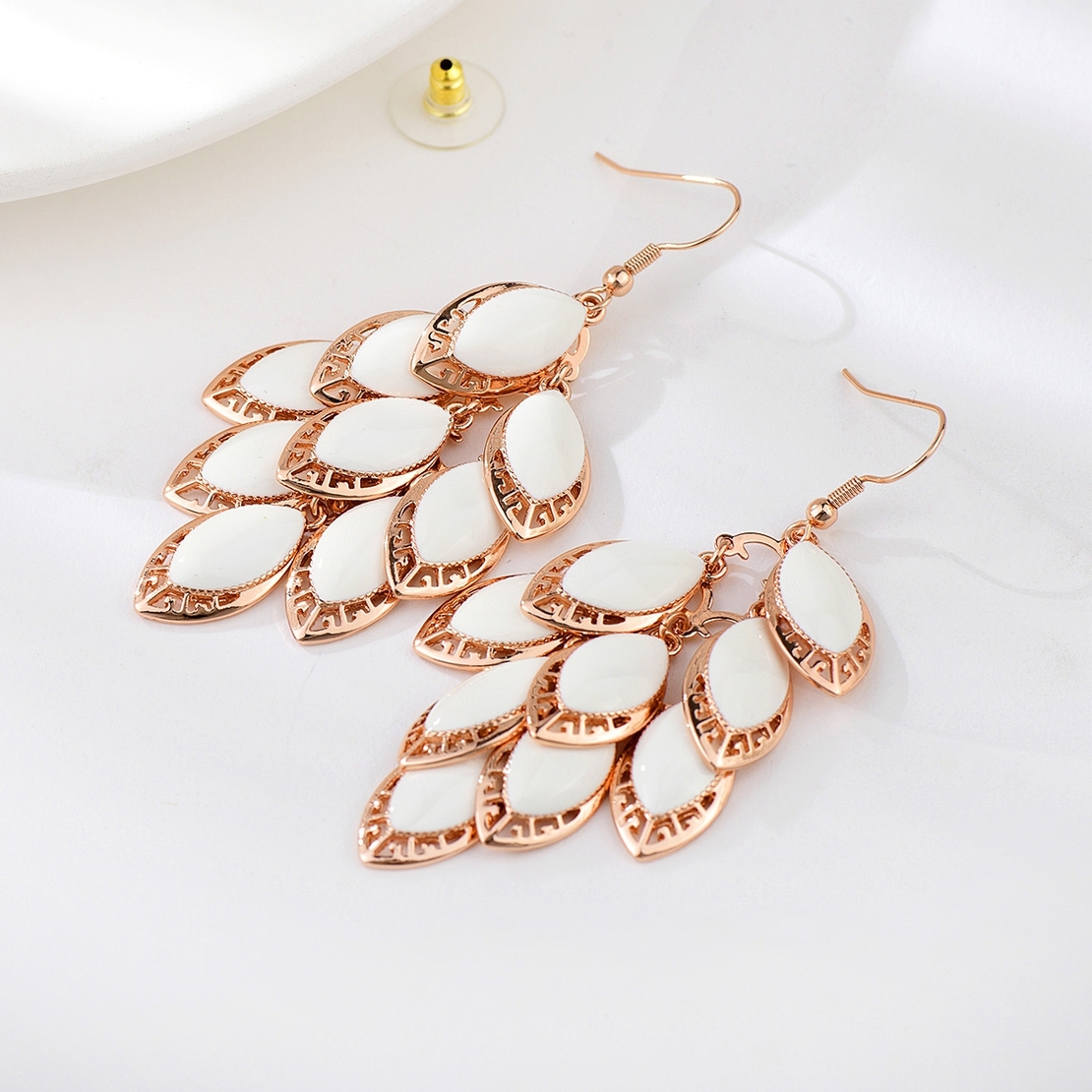 Обеци розово позлатяване грозд с бижутериен лак | Колекция Rose Gold