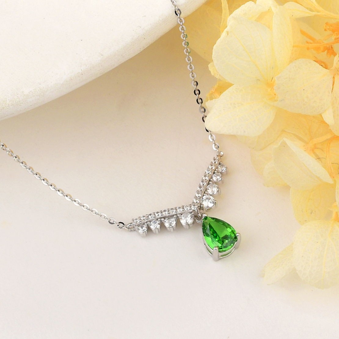 GREEN DROPS CRUSHED ICE NECKLACE