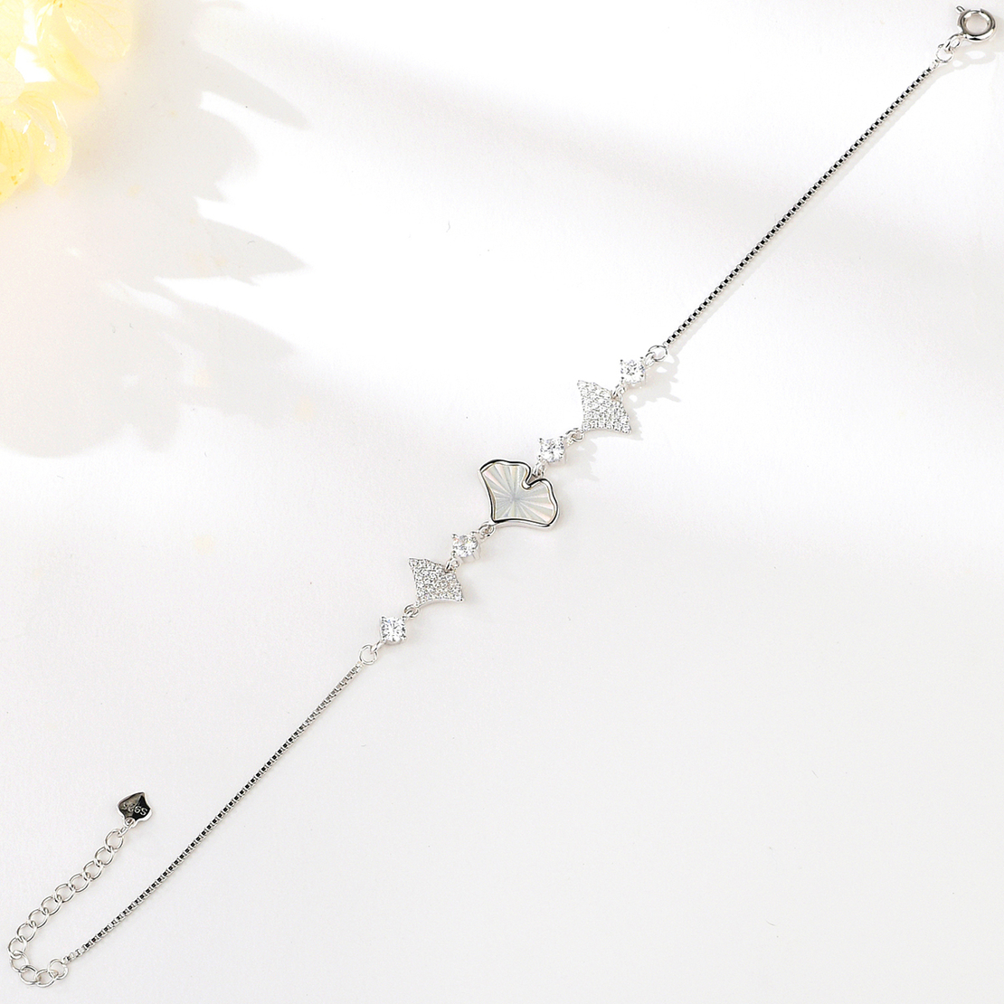 Сребърна гривна Листа със седеф | колекция Delicate Silver