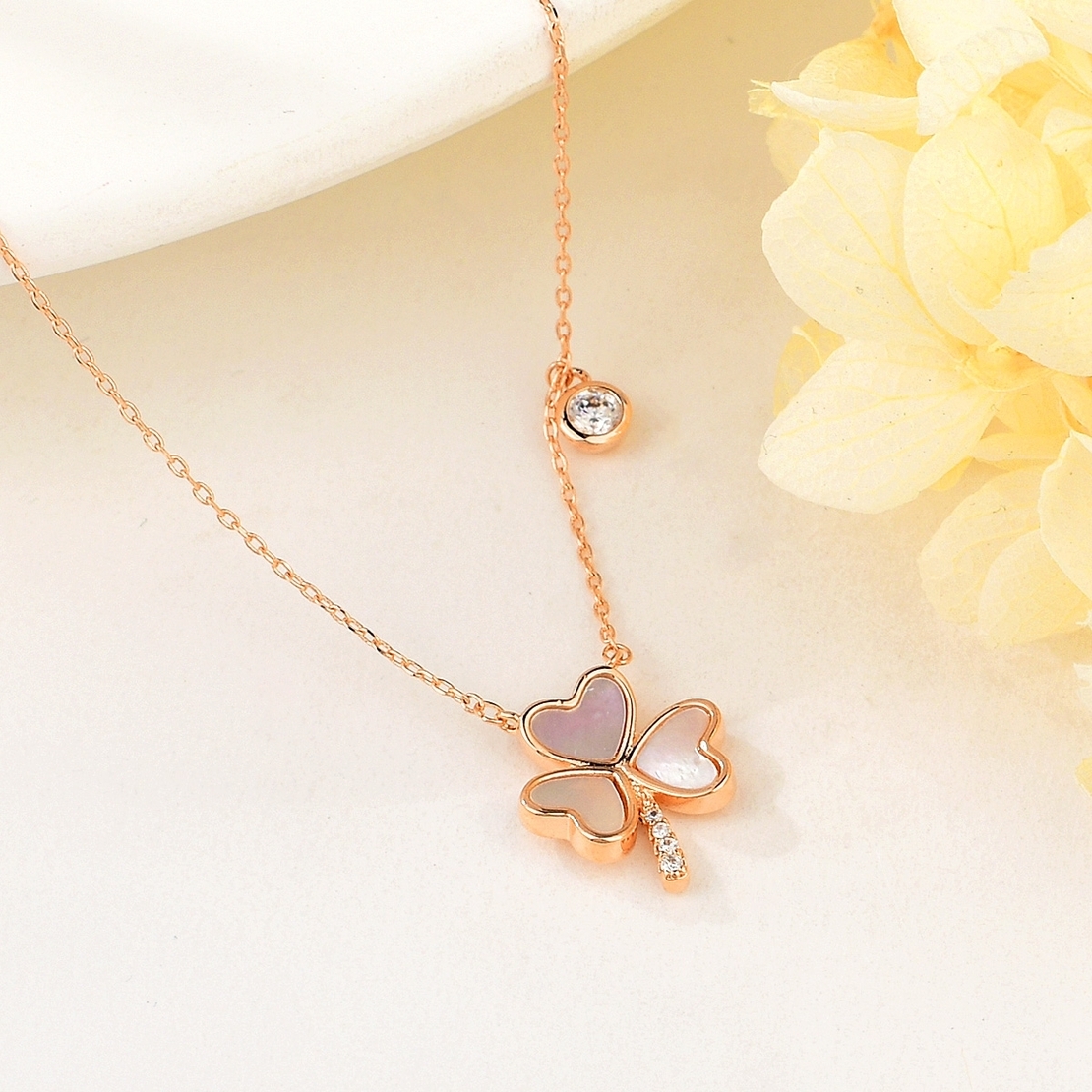 CLOVER NECKLACE ROSE GOLD PLATING