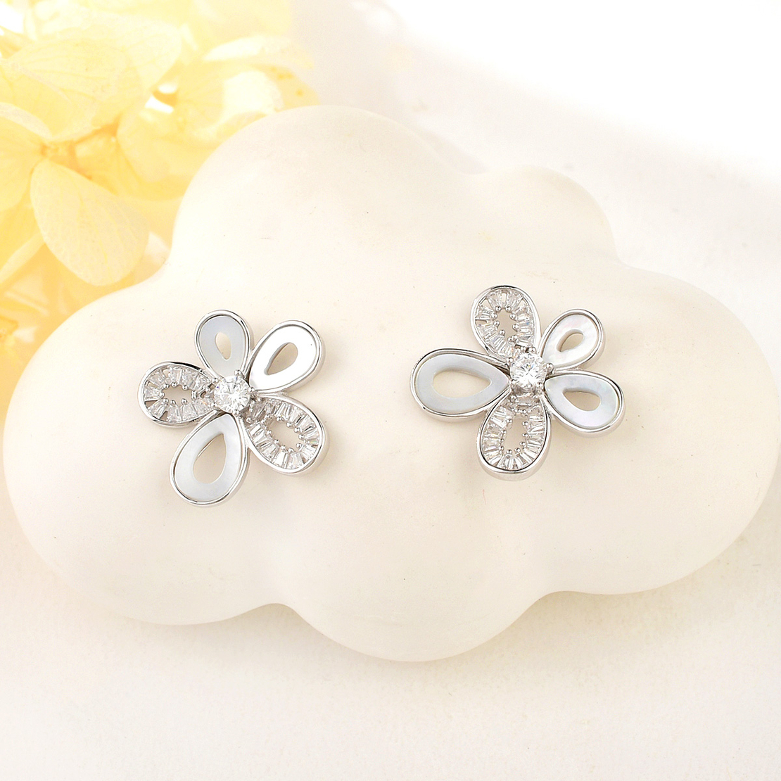 Сребърни обеци Цветя 2700000053034 | колекция Delicate Silver