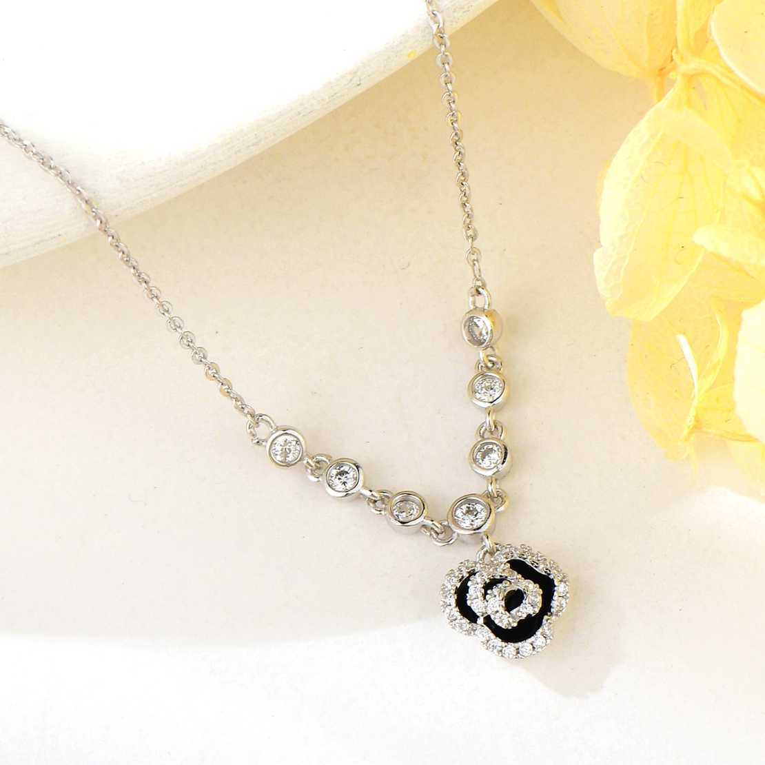 ROSE SILVER NECKLACE