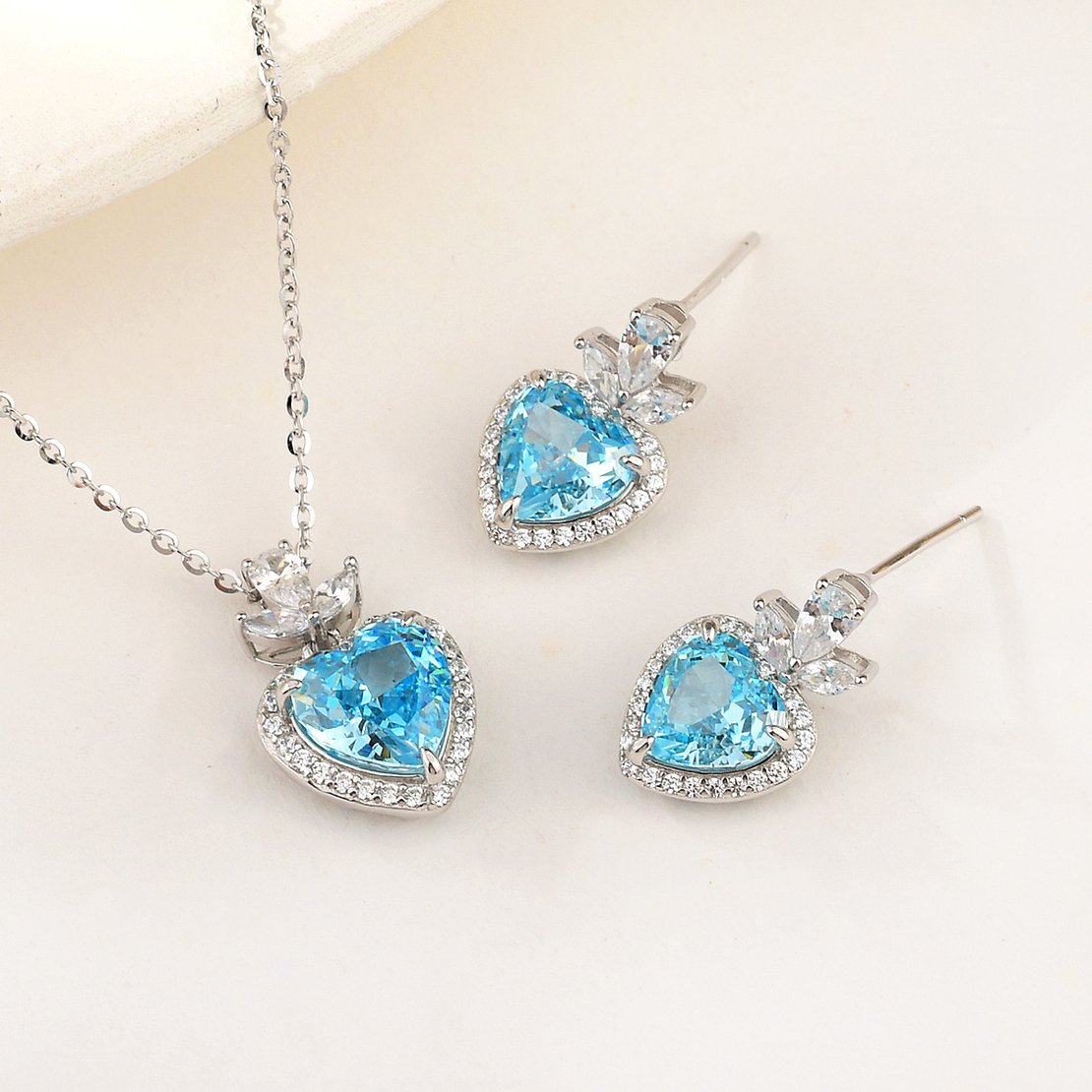 BLUE HEARTS CRUSHED ICE SET