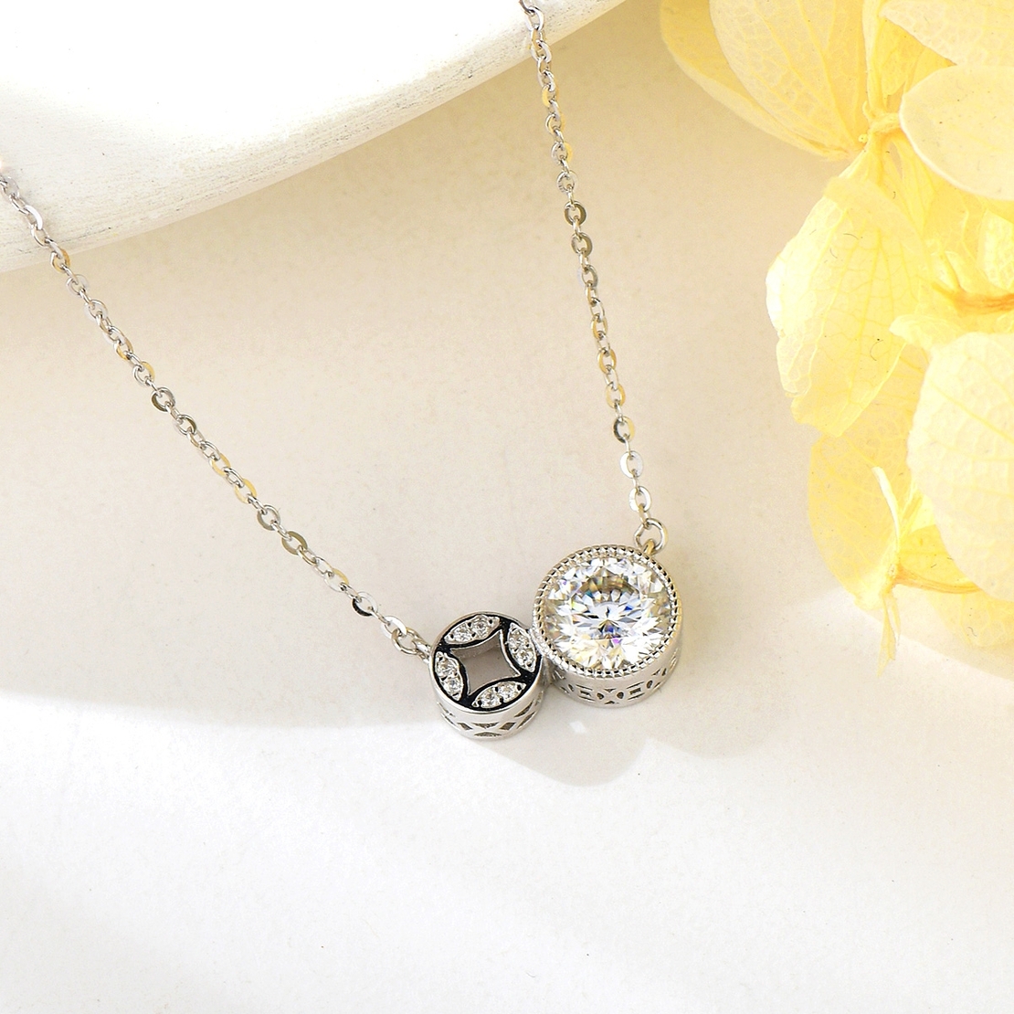 TWO CIRCLES SILVER NECKLACE MOISSANITE