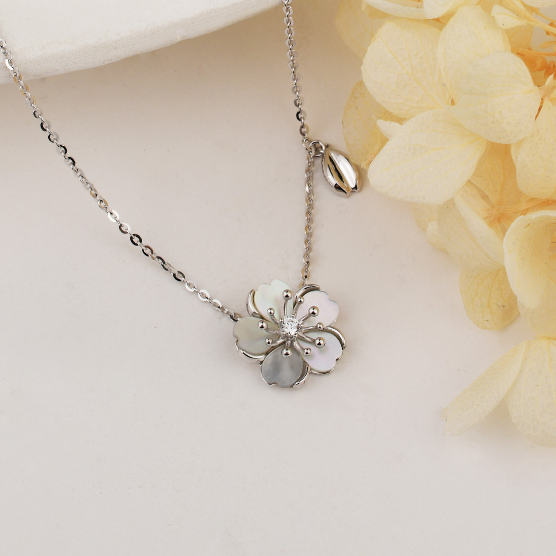 Нежно сребърно колие Цвете със седеф 2700000058992 | колекция Delicate Silver