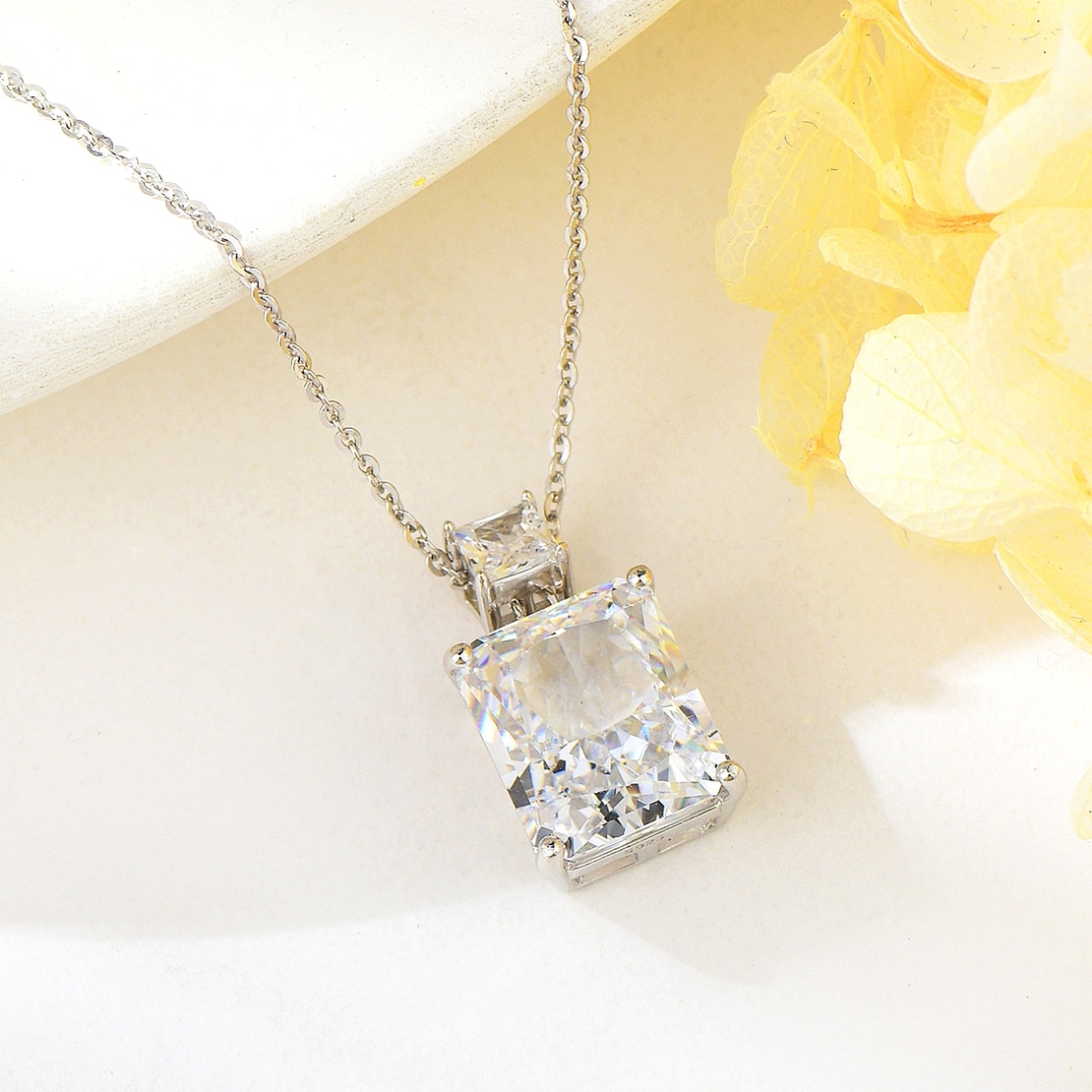 Сребърно колие с голям кристал | колекция Delicate Silver