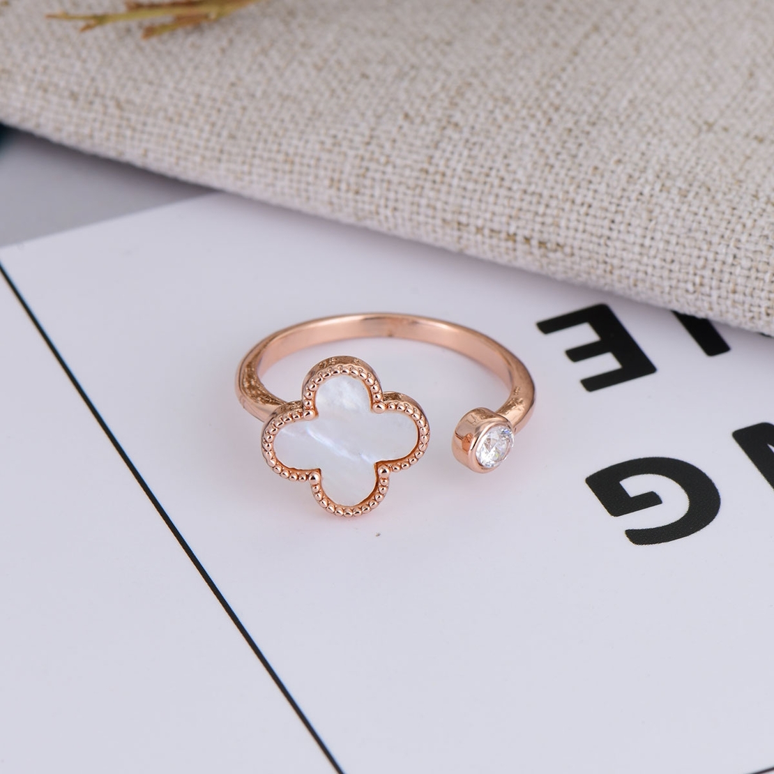 Пръстен розово позлатяване със седеф T802111R | Колекция Rose Gold
