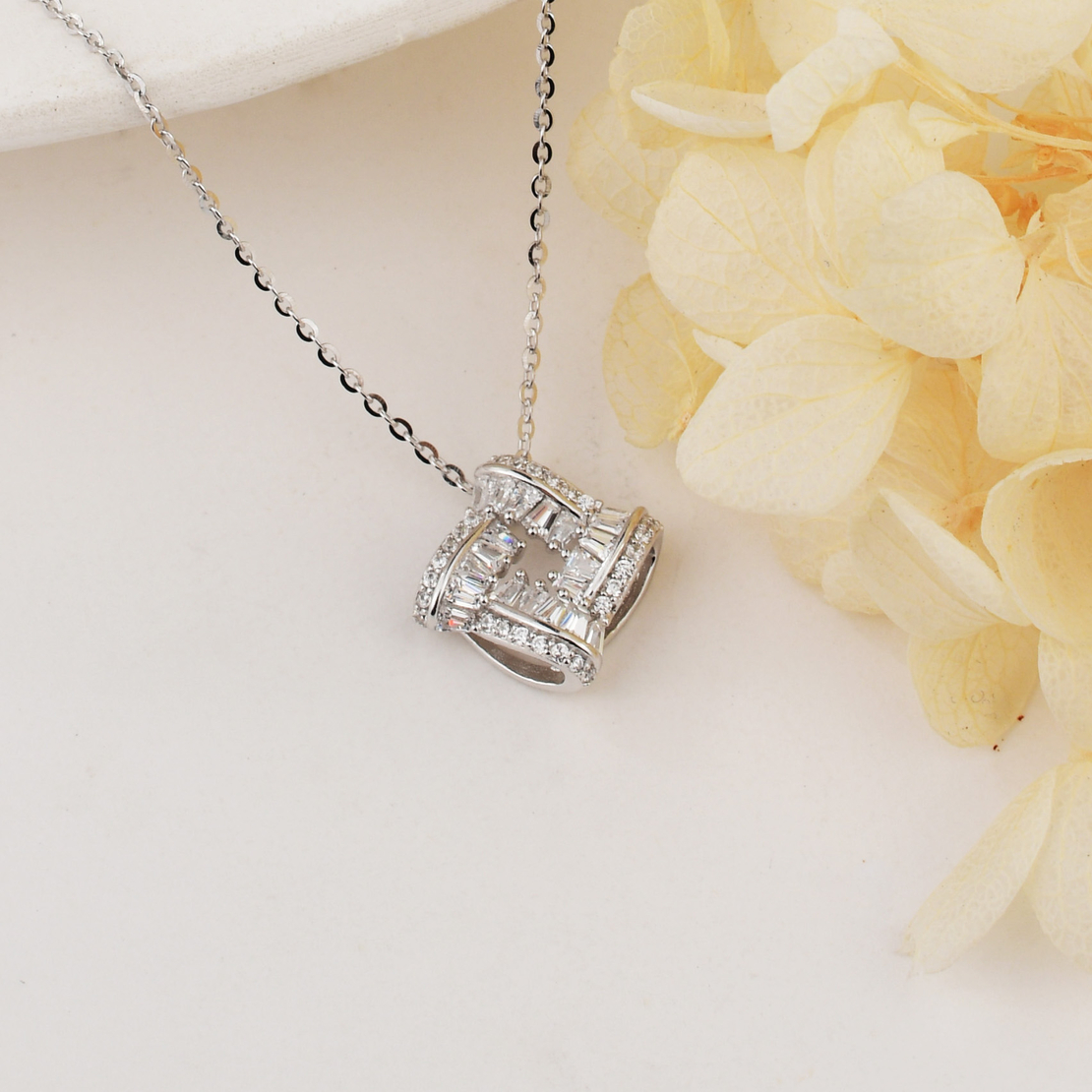 Нежно сребърно колие квадрат | колекция Delicate Silver