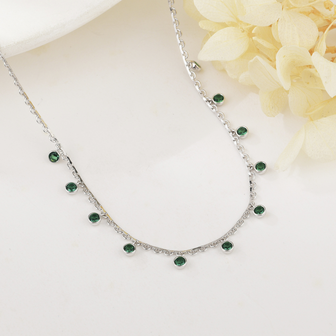 Нежно сребърно колие зелени кристали | колекция Delicate Silver