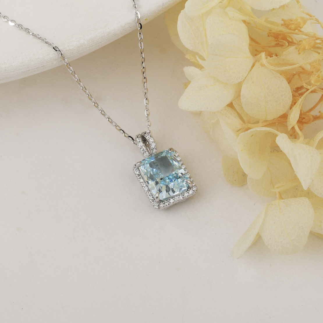 BLUE SHINE CRUSHED ICE NECKLACE