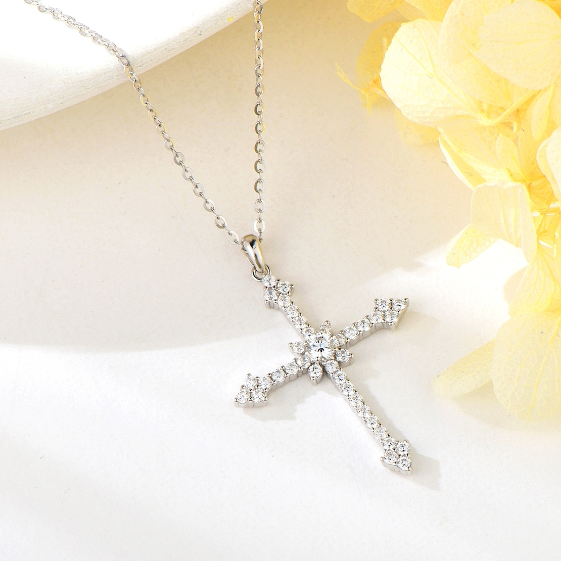 Сребърно колие Кръст с кристали | колекция Delicate Silver
