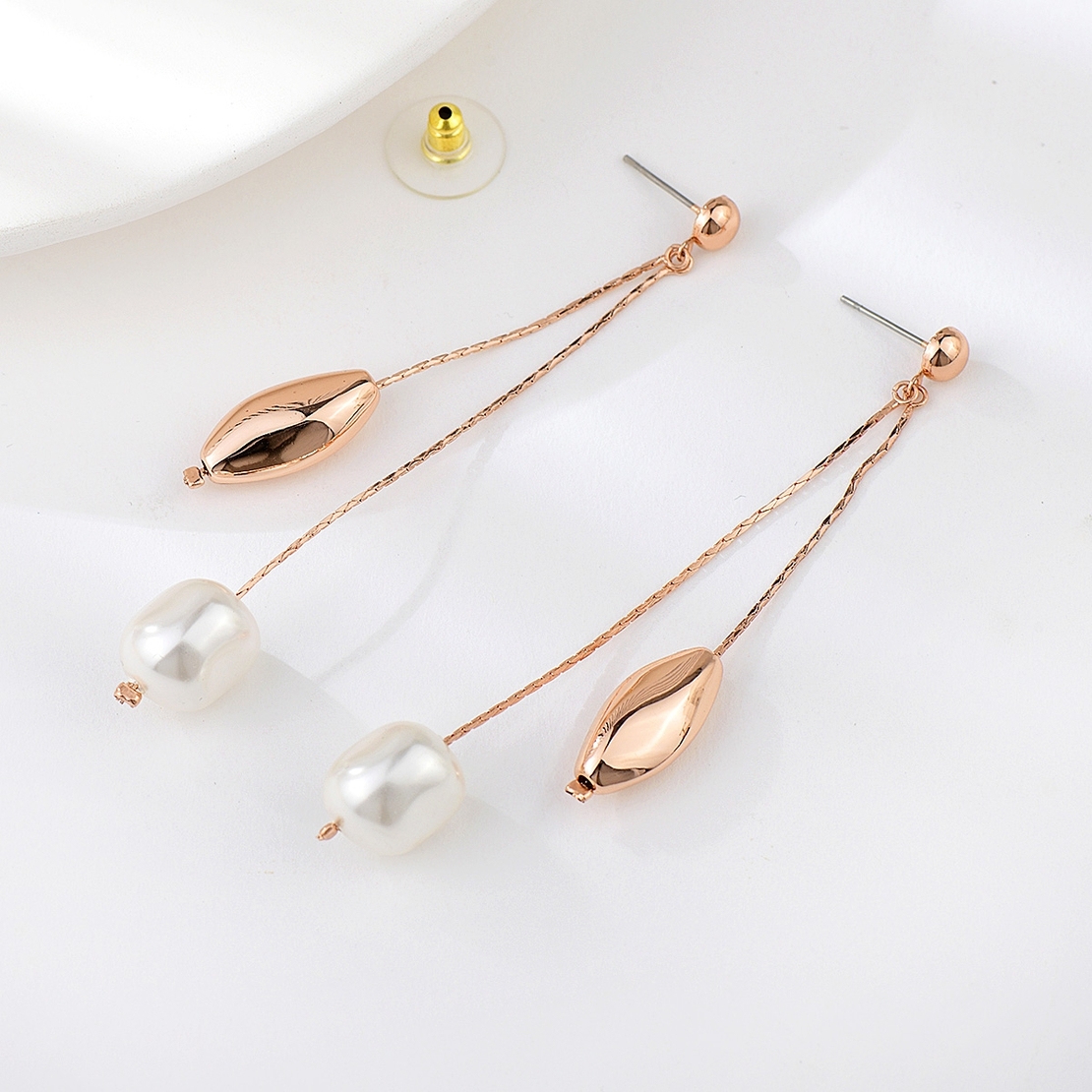 Обеци розово позлатяване подвижни халки с перли | Колекция Rose Gold