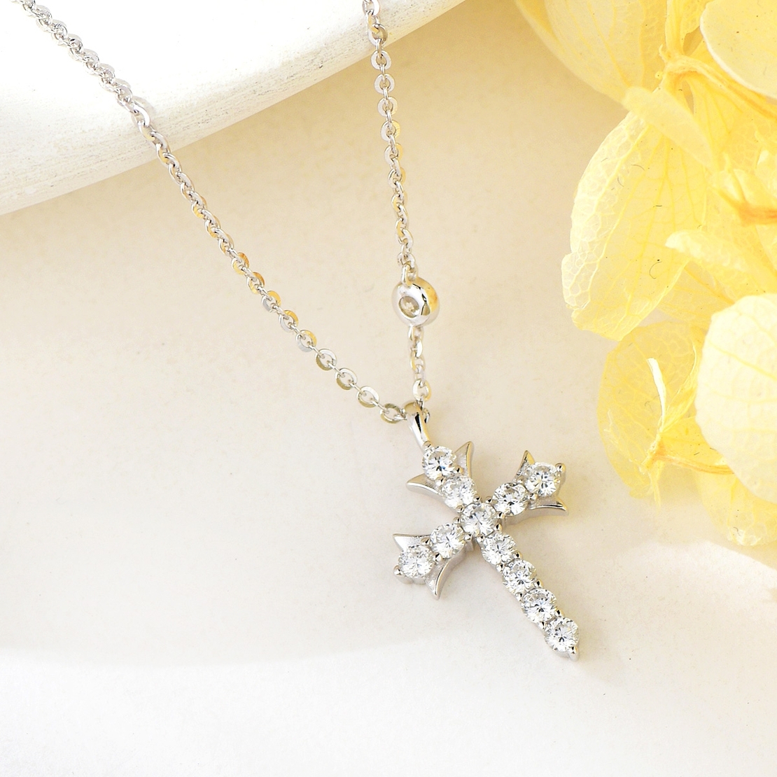 Сребърно колие кръстче с кристали | колекция Delicate Silver