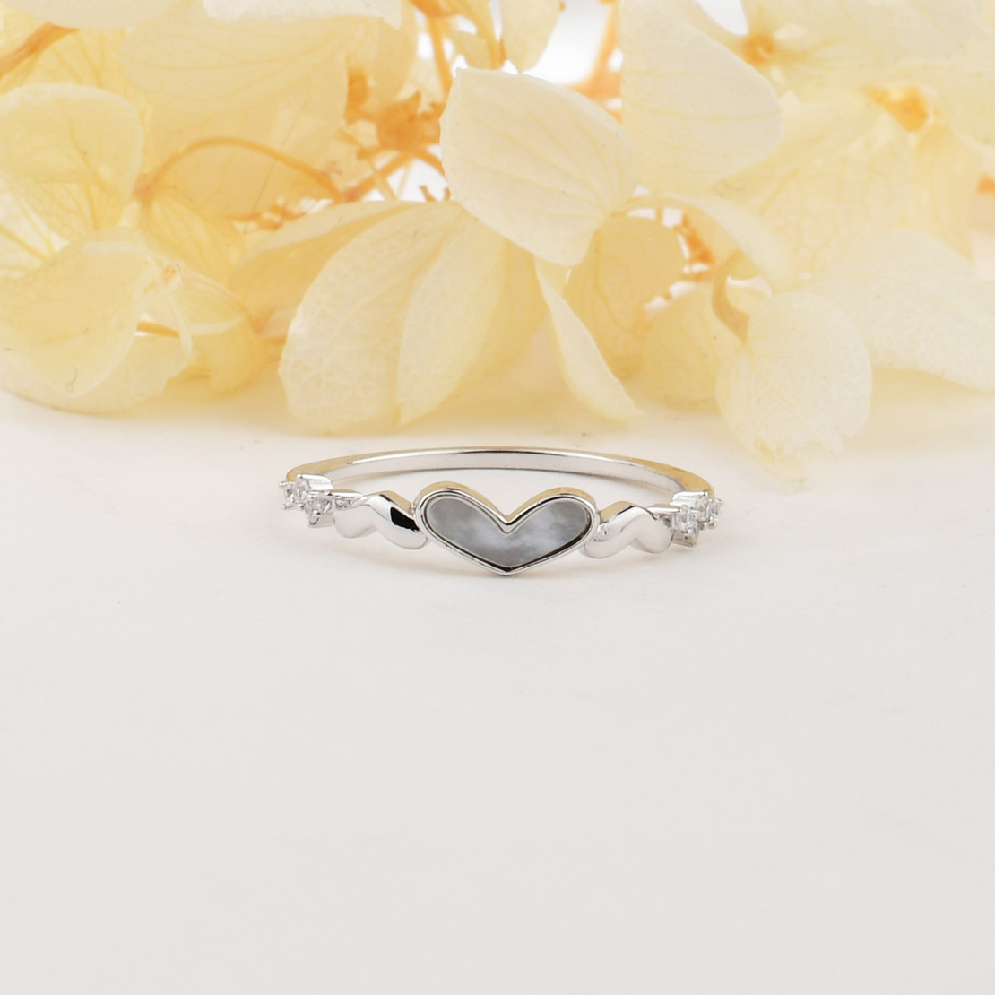 Сребърен пръстен сърце от седеф | колекция Delicate Silver