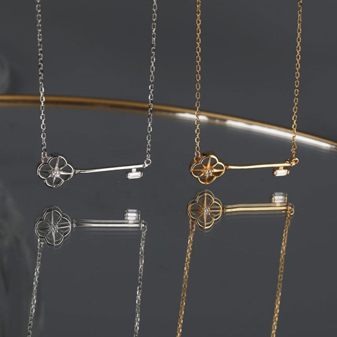 Сребърно колие Ключ с кристали Swarovski | колекция Delicate Silver