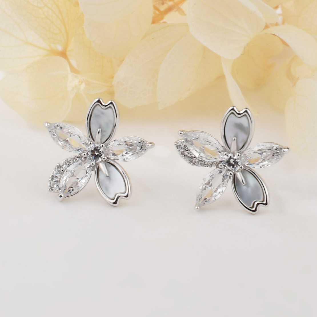 Ежедневни сребърни обеци цветя 2700000064184 | колекция Delicate Silver