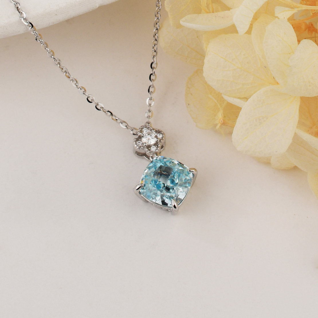 BLUE SHINE CRUSHED ICE NECKLACE