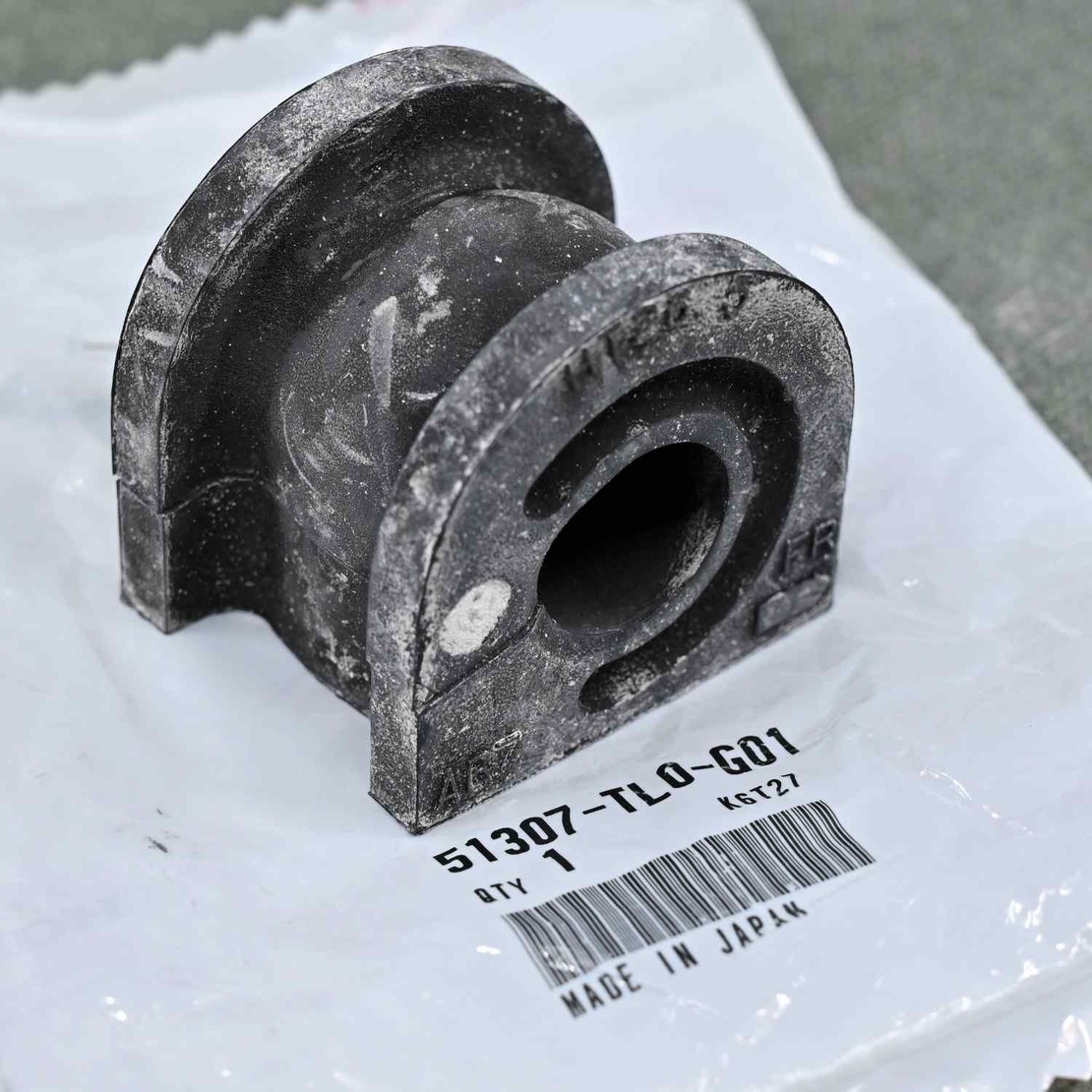 Тампон за предна стабилизираща щанга ляв за ХОНДА АКОРД HONDA ACCORD R20A3 K24Z3 51307TL0G01 51307-TL0-G01 OEM HONDA