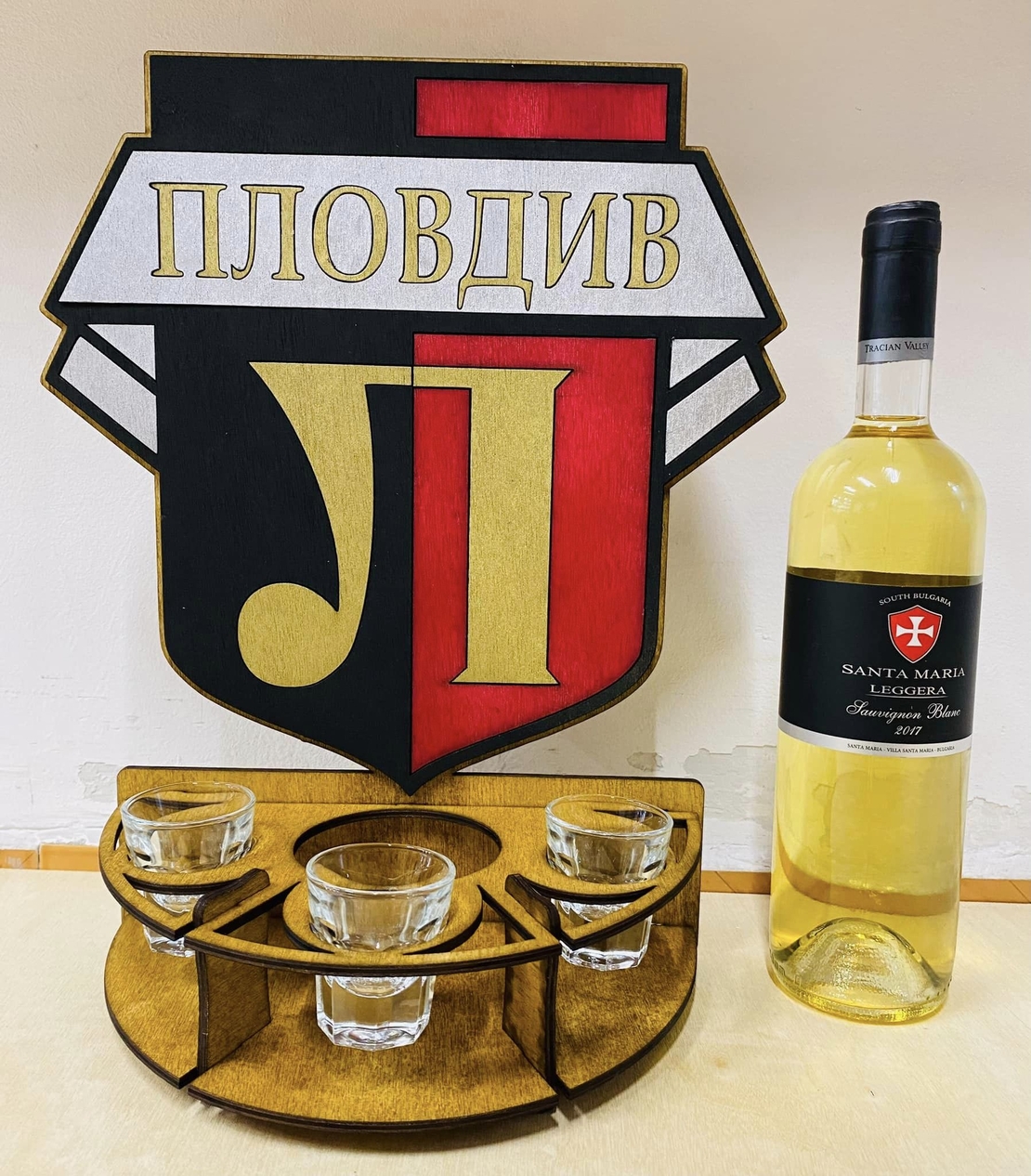 Тематичен мини бар за бутилка алкохол - Локо Пловдив