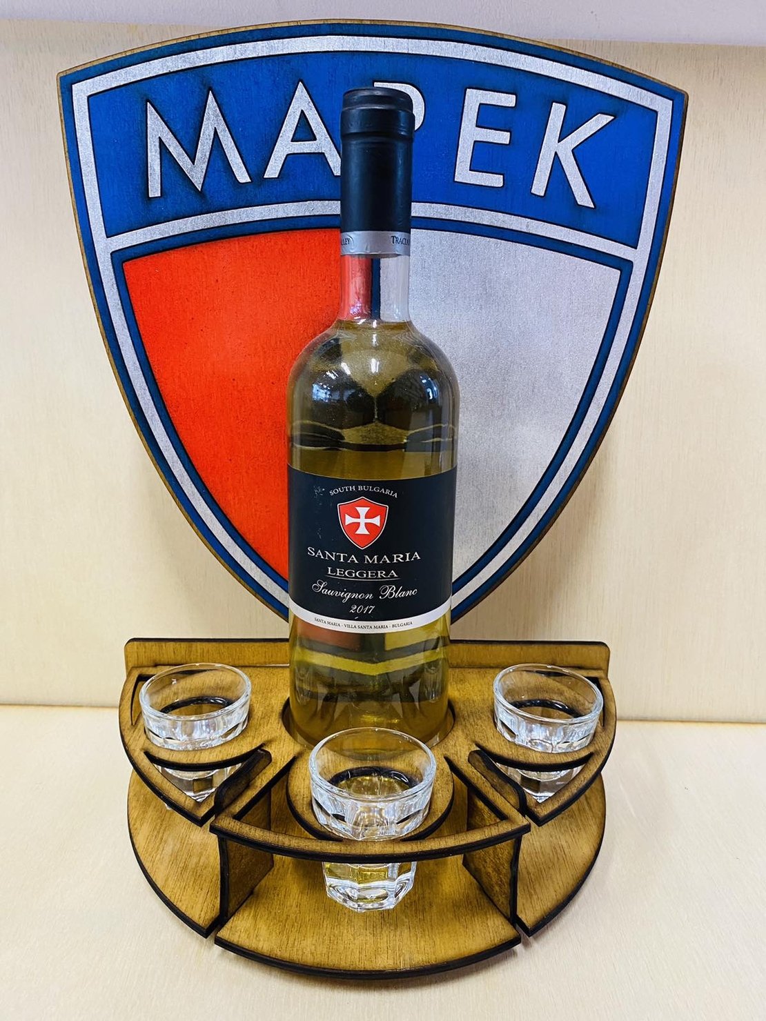 Тематичен мини бар за бутилка алкохол- Марек