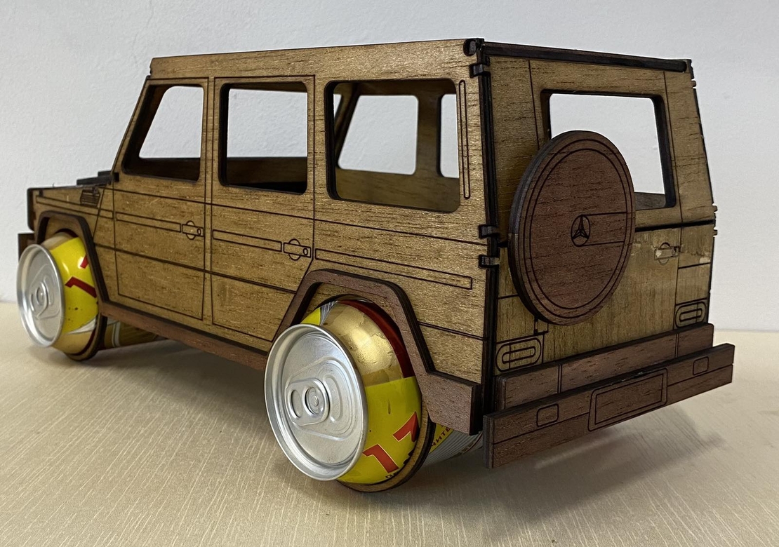 ПЕРСОНАЛЕН МИНИ БАР ЗА 2бр. КЕНА БИРА -ДЖИП  MERCEDES G