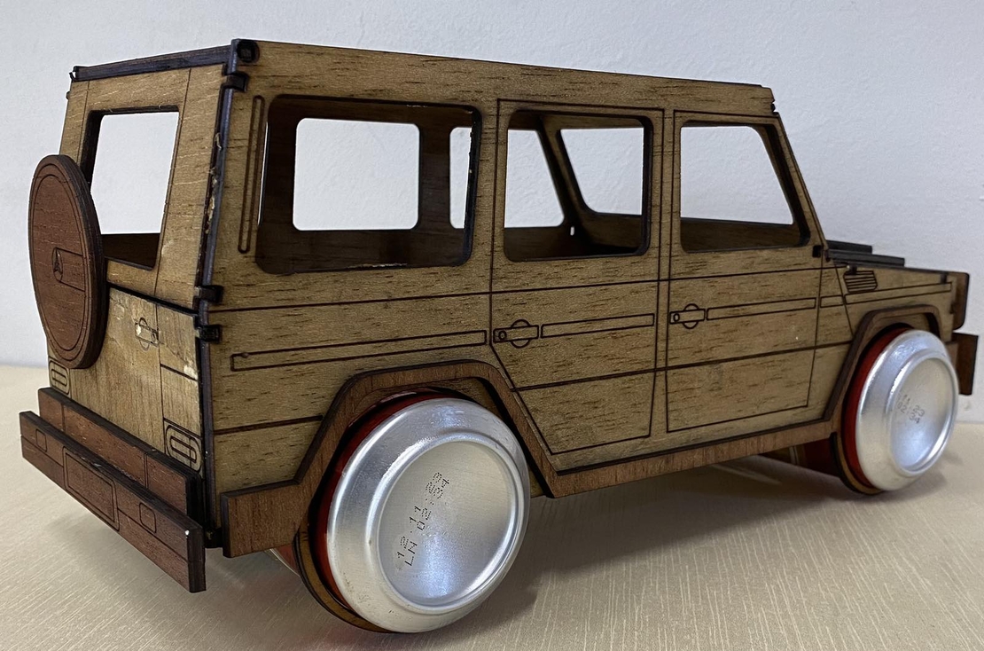 ПЕРСОНАЛЕН МИНИ БАР ЗА 2бр. КЕНА БИРА -ДЖИП  MERCEDES G