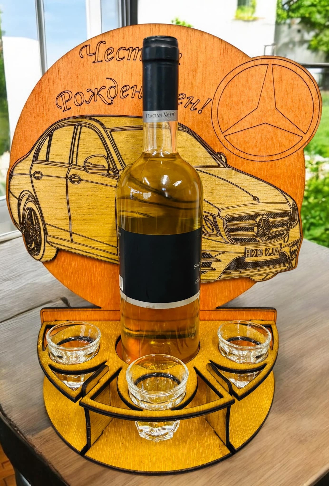 Тематичен мини бар за бутилка алкохол- Мерцедес Е-класа нова 2