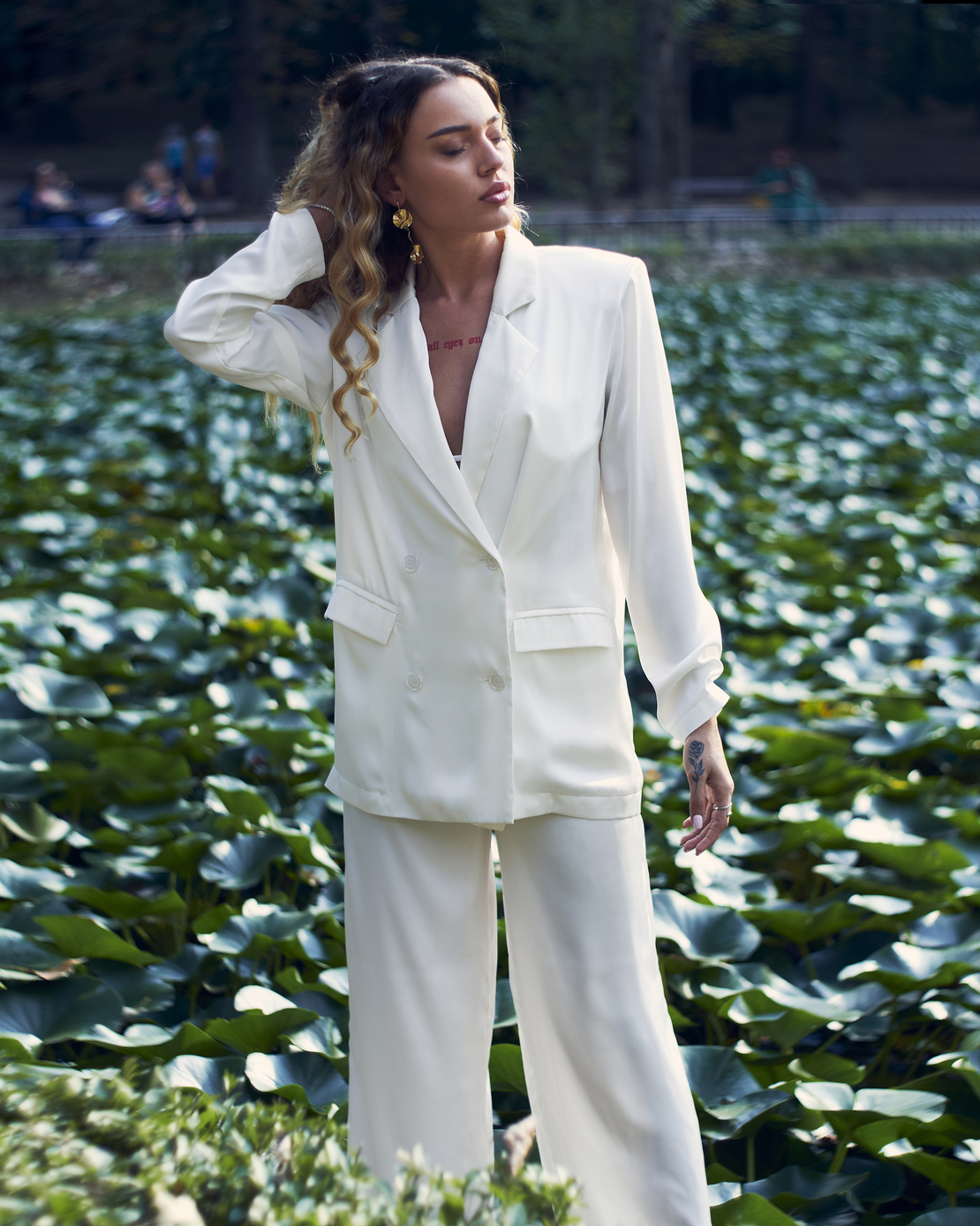 WHITE PEARL SATIN BLAZER