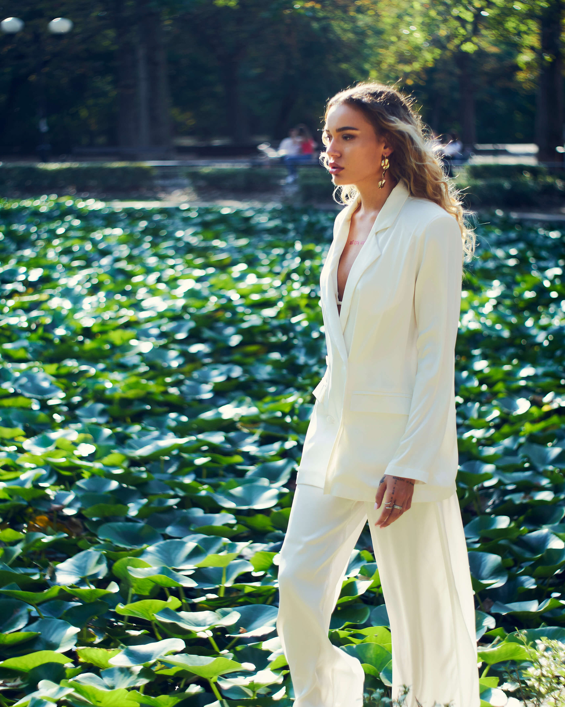 WHITE PEARL SATIN BLAZER