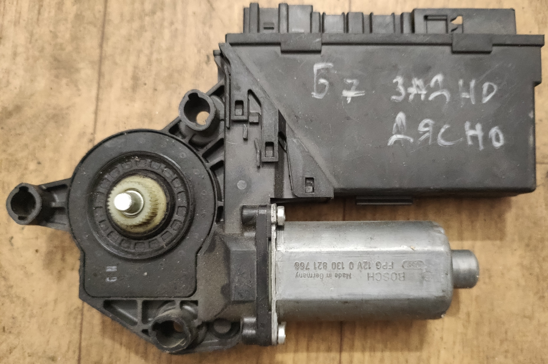 Електромотор за Стъклоповдигач за Audi A4 B7 (Задно Дясно) / 0 130 821 766, 8E0 959 802 E