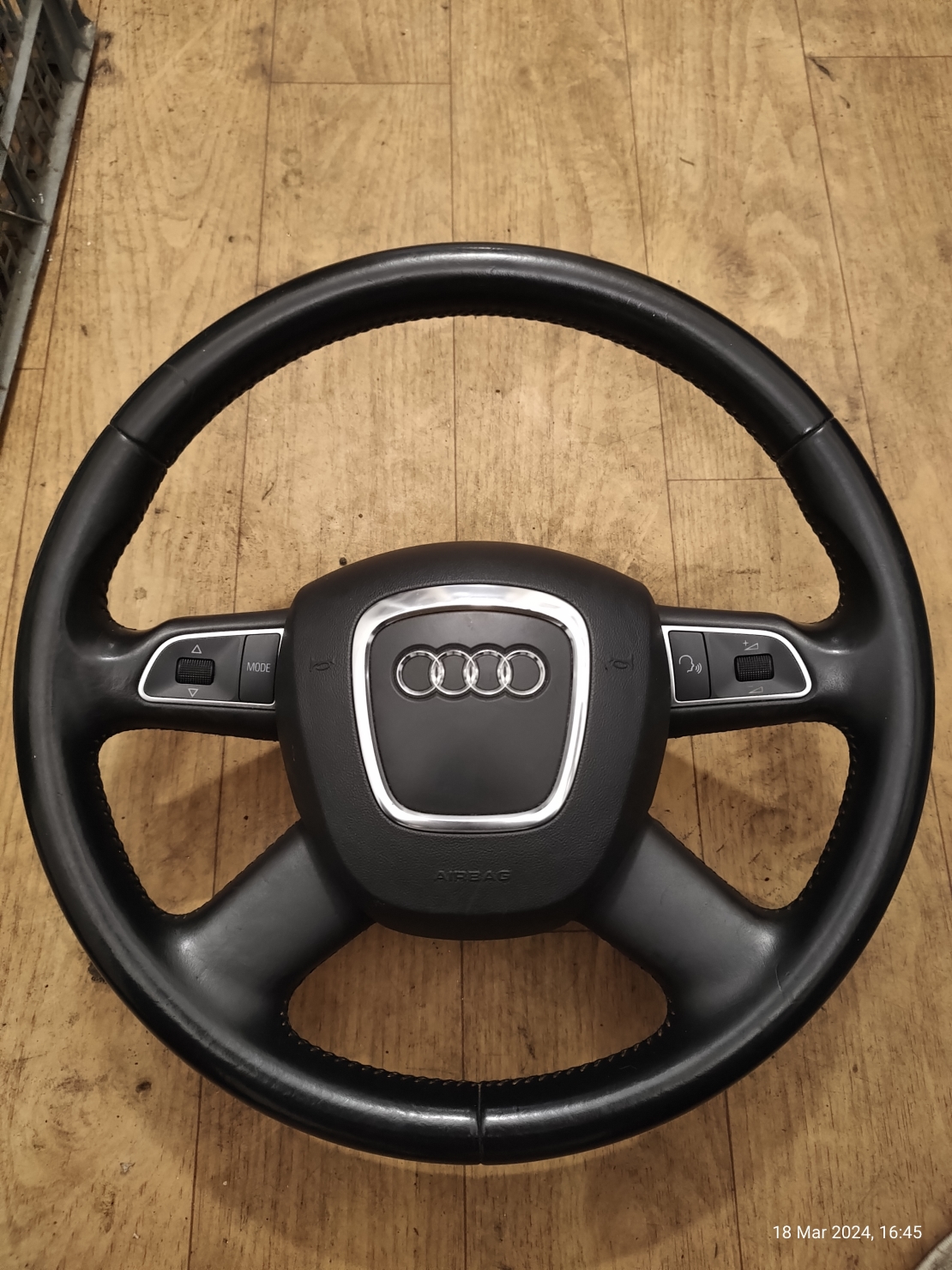 Волан за Audi A8 D3
