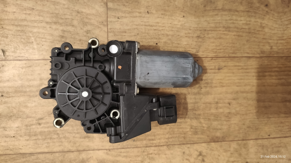 Ел мотор за Стъклоповдигач за Audi A4 B5 (Задно Дясно) / 053 60014 01