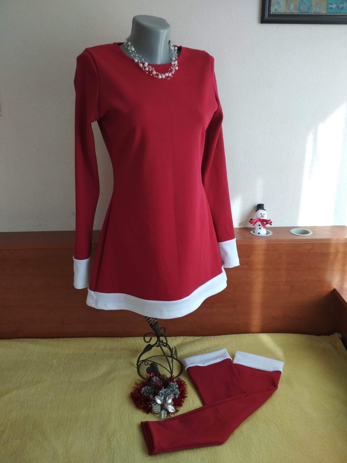 👑Стилна и удобна рокля в комплект с калци от рипс 🎅 