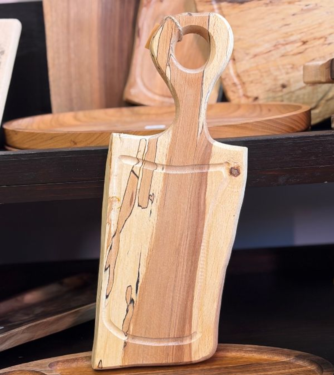 Ръчно изработена дървена дъска за сервиране и рязане с дръжка