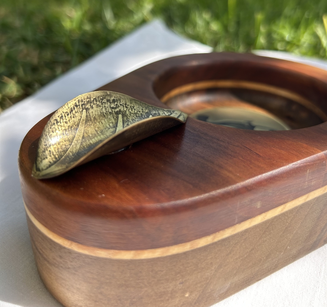 Луксозен дървен пепелник “Ренде“ с четчица – стил за пушачи на пури