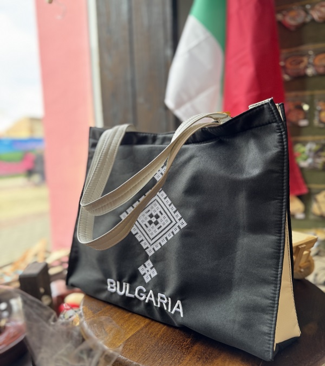 Стилна текстилна чанта с автентична българска шевица – модел 