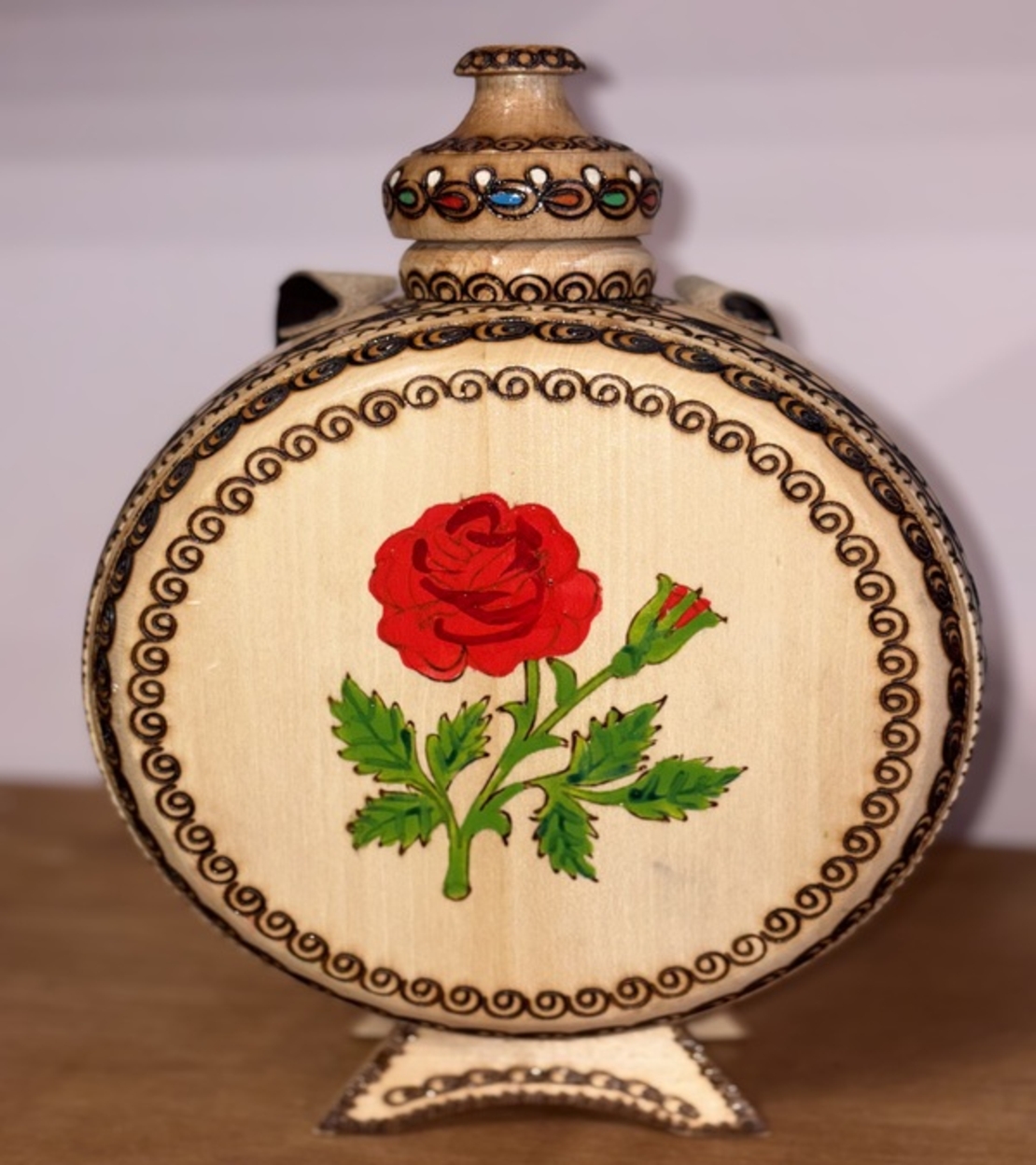 Дървена бъклица с народни мотиви