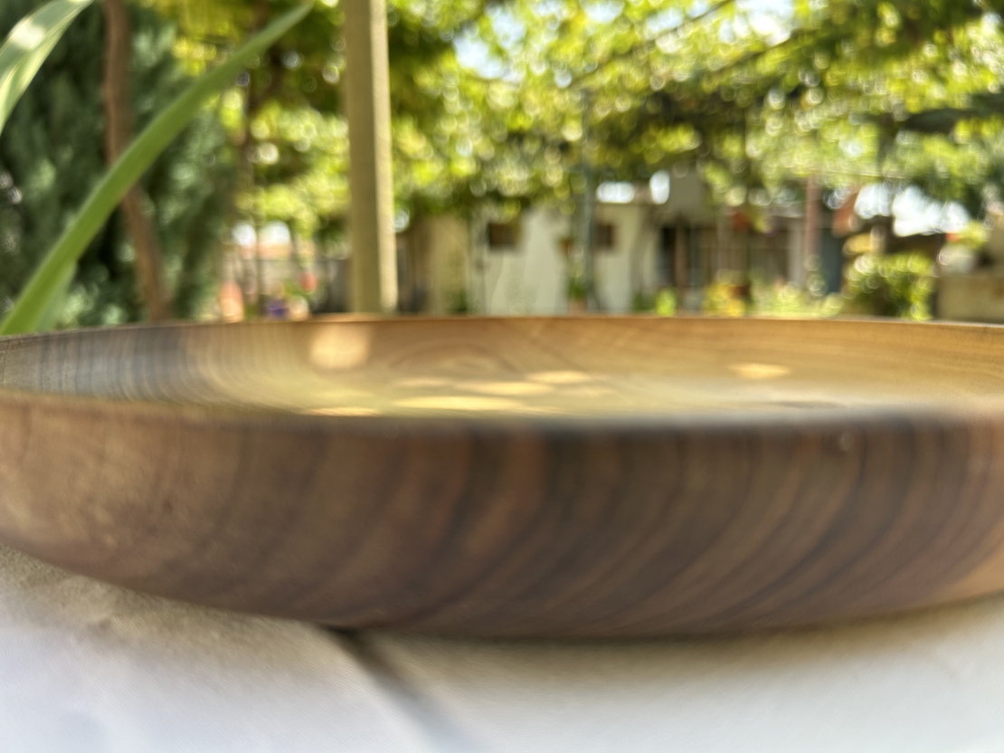 Натурална дървена купа за сервиране – широка и изискана