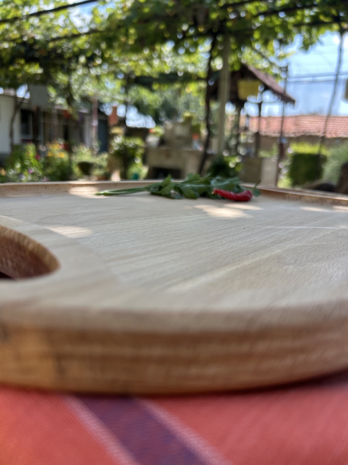 Дървен поднос с дръжки