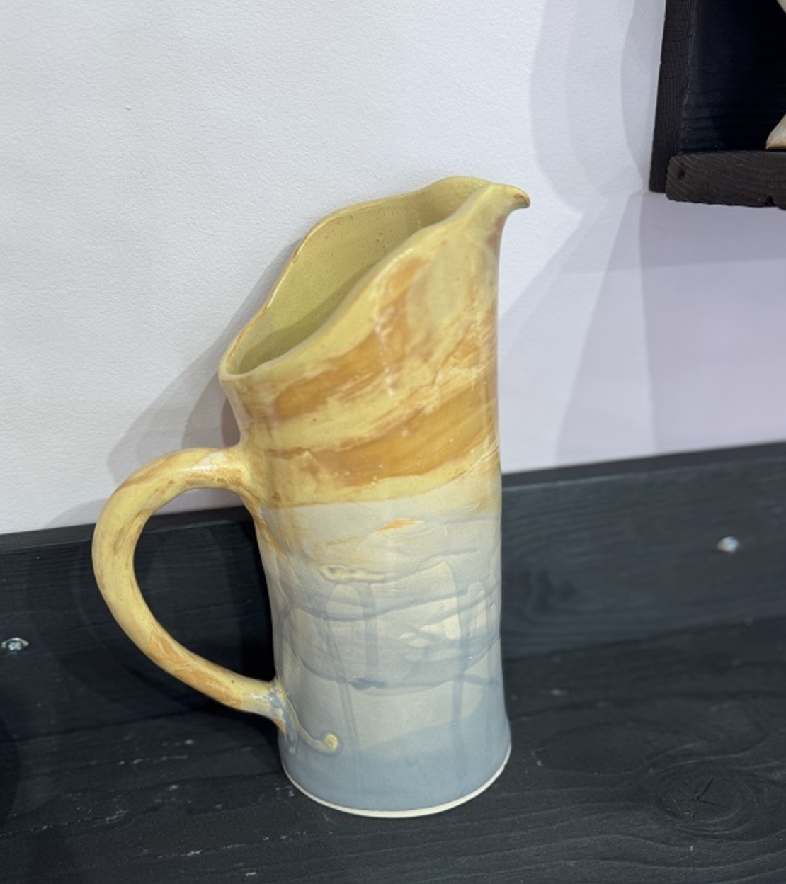 Авторска керамична каничка в светли тонове – Ръчна изработка от Емилия Милчева (Уникат)