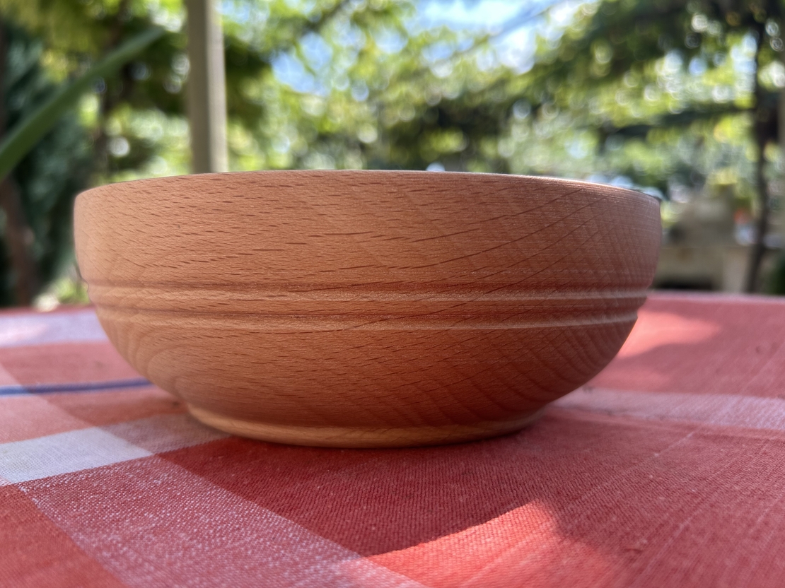 Компактна, но дълбока – дървена купичка