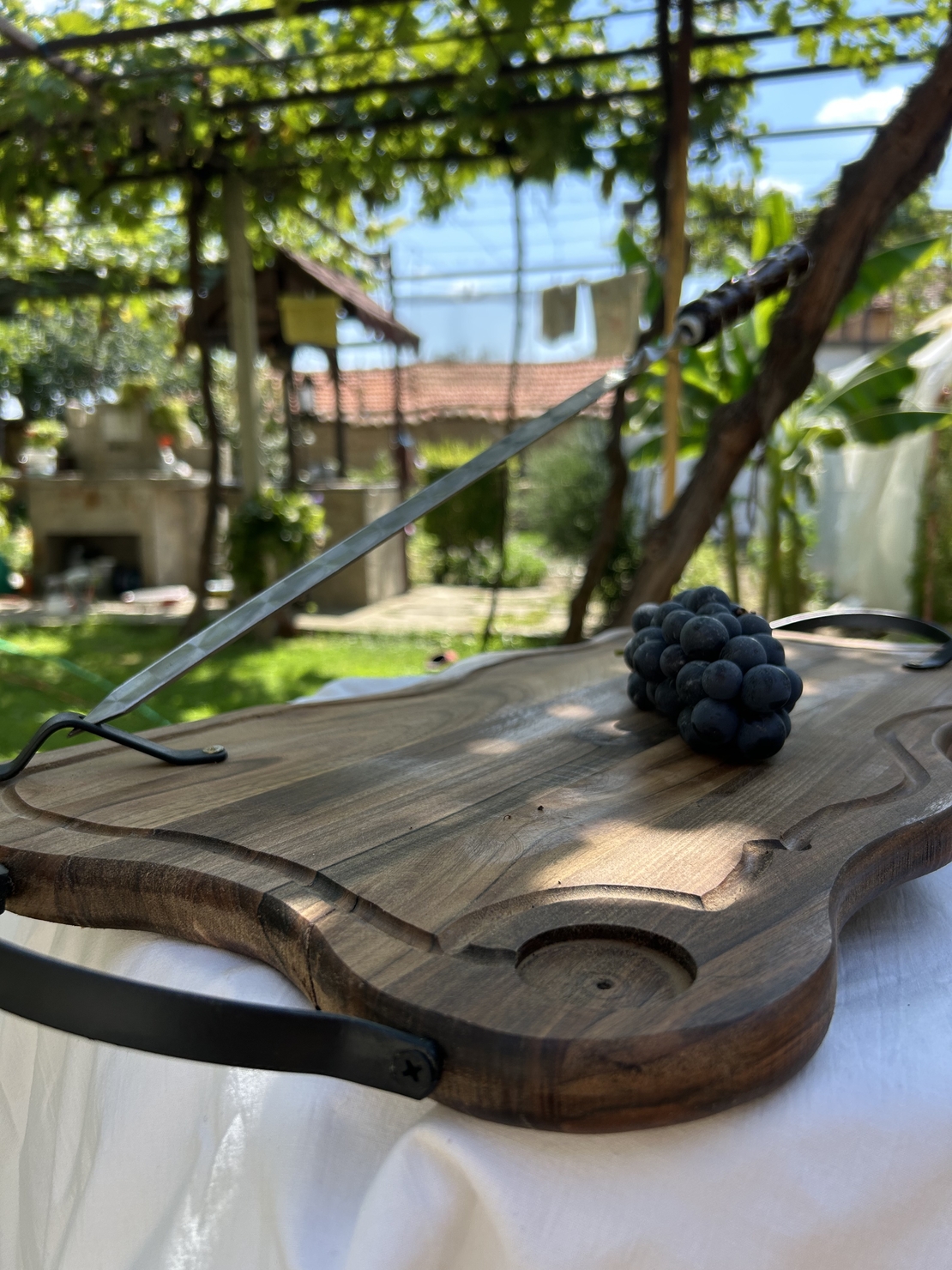 Дървена дъска с шишове за барбекю