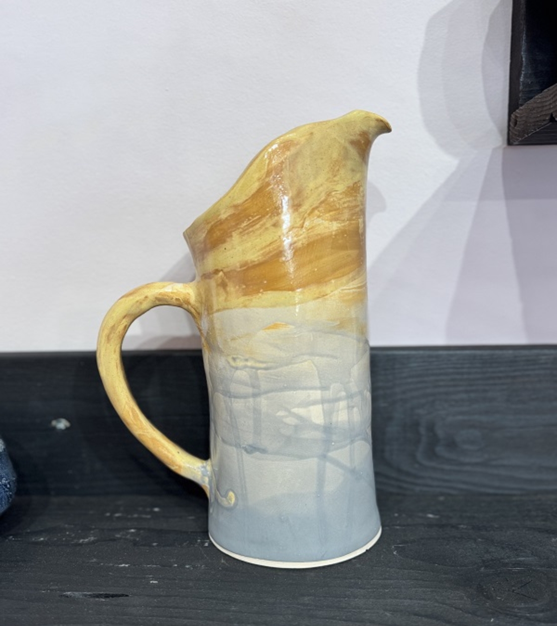 Авторска керамична каничка в светли тонове – Ръчна изработка от Емилия Милчева (Уникат)