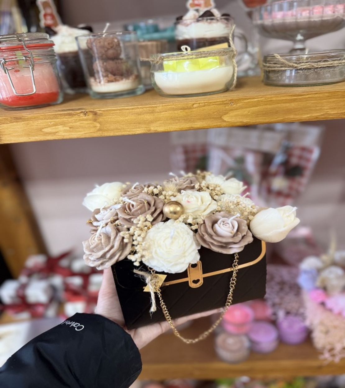 Ръчно изработен аранжиран букет от ароматни свещи – „Черна елегантност“ (Крем и Какао)