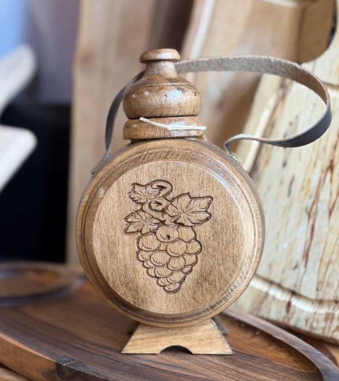 Малка дървена бъклица „България“ – традиционен сувенир за напитки