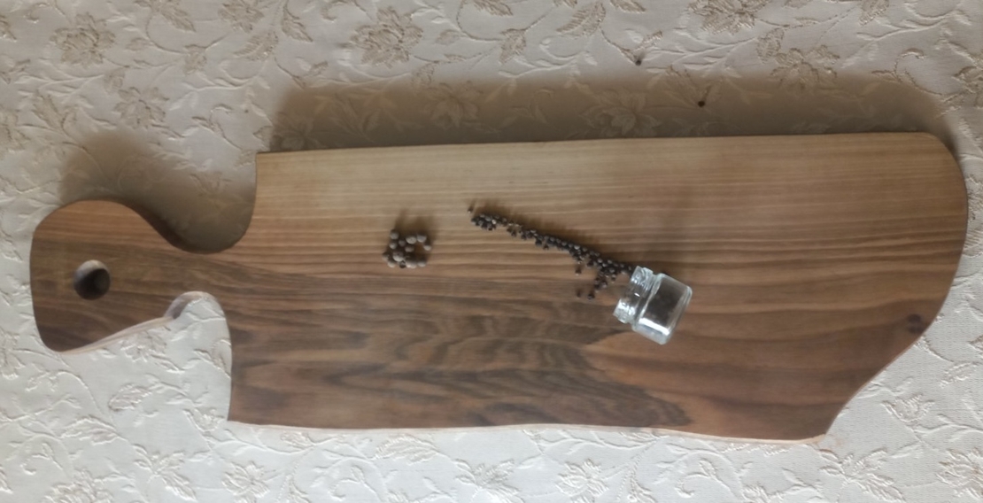 Дълга дървена дъска за рязане от орех