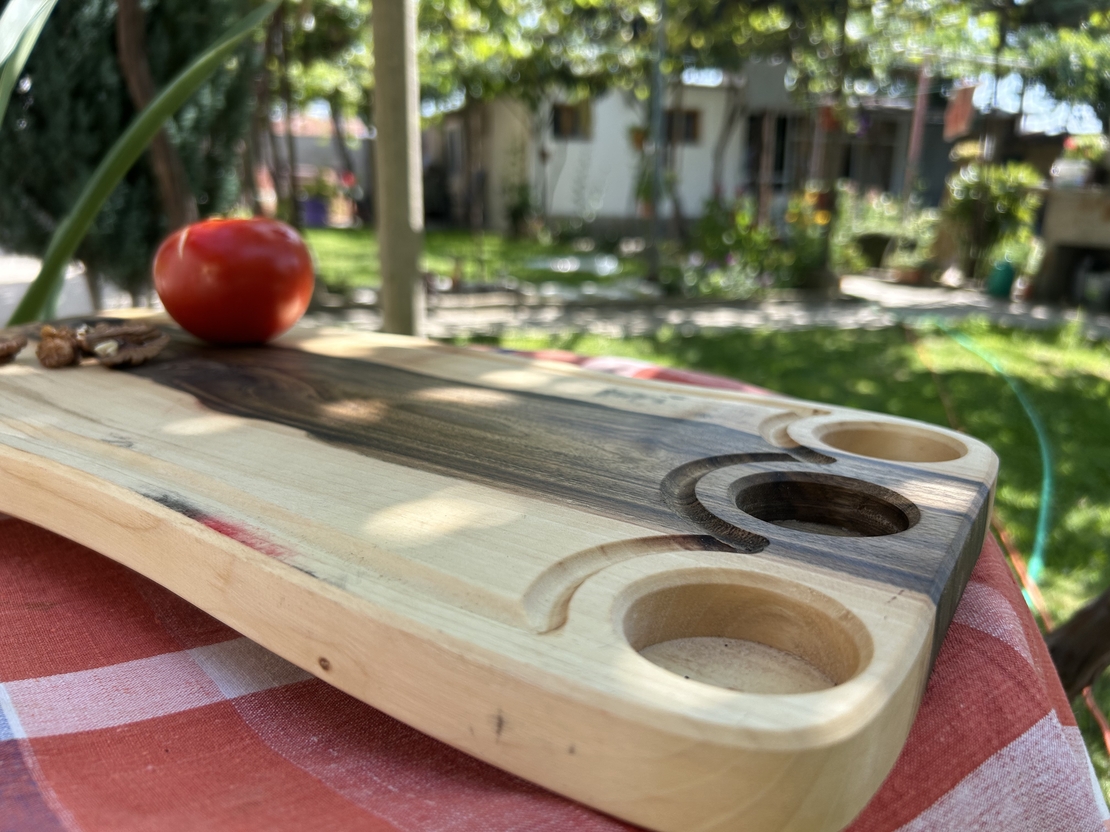 Дървена дъска за рязане с място за три солнички