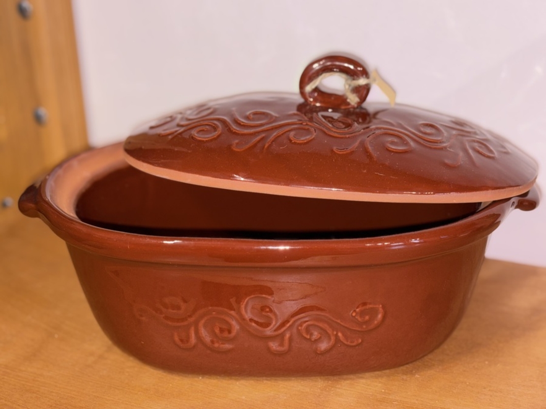 Керамичен гювеч с капак – традиционен съд за печене